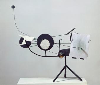 Jean TINGUELY, Méta-matic N°1 - 1959. Il s'agit d'une sculpture qui sert à réaliser des dessins (centre Georges Pompidou)