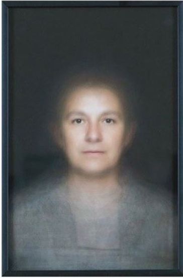 Sébastien Camboulive (1972-), Ceux du plateaux, 2010, superposition de142 portraits photographiques, 19 x 12,5 cm